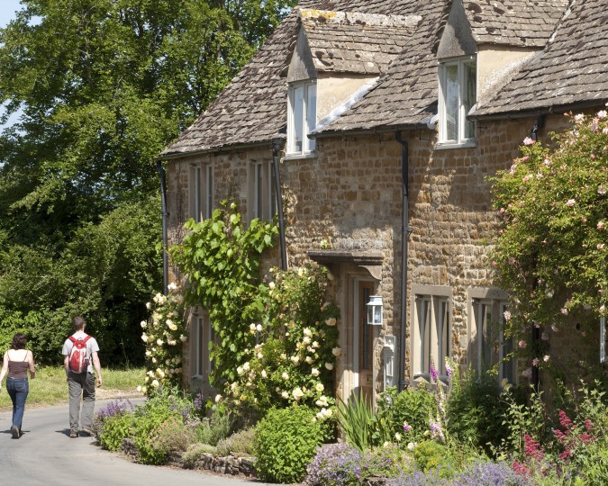 walking holiday cotswolds 