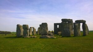 A picture of Stonehenge on a summer's day