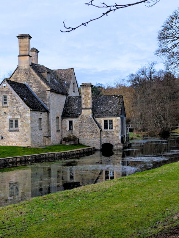 Cotswolds house/mill on a river