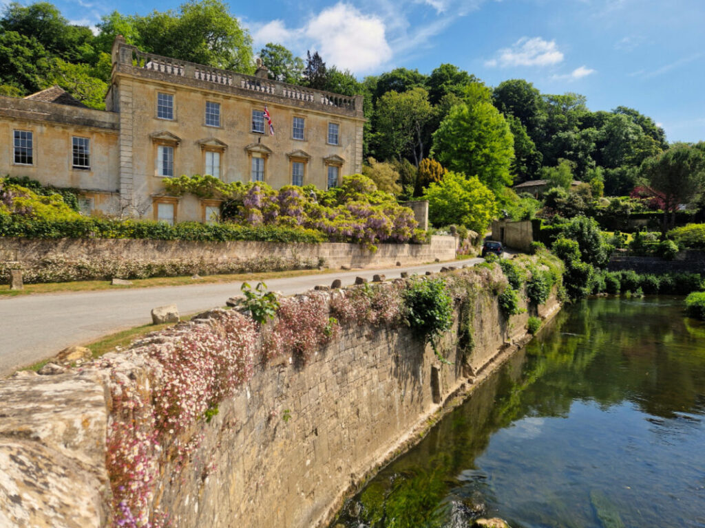 Picture of a river with a grand manor house in the background