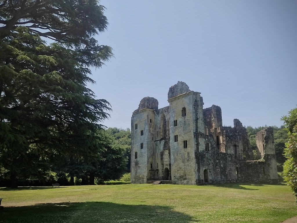 Wardour Castle, England, hiking with Foot Trails